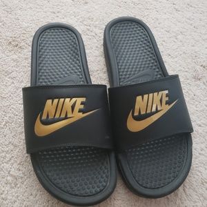 Mens size 10 Nike Slides